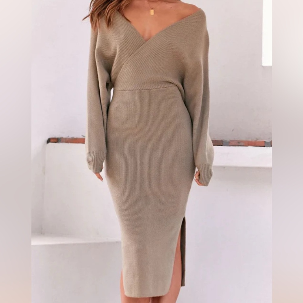 Bluivy Long Sleeve Beige Knit Dress